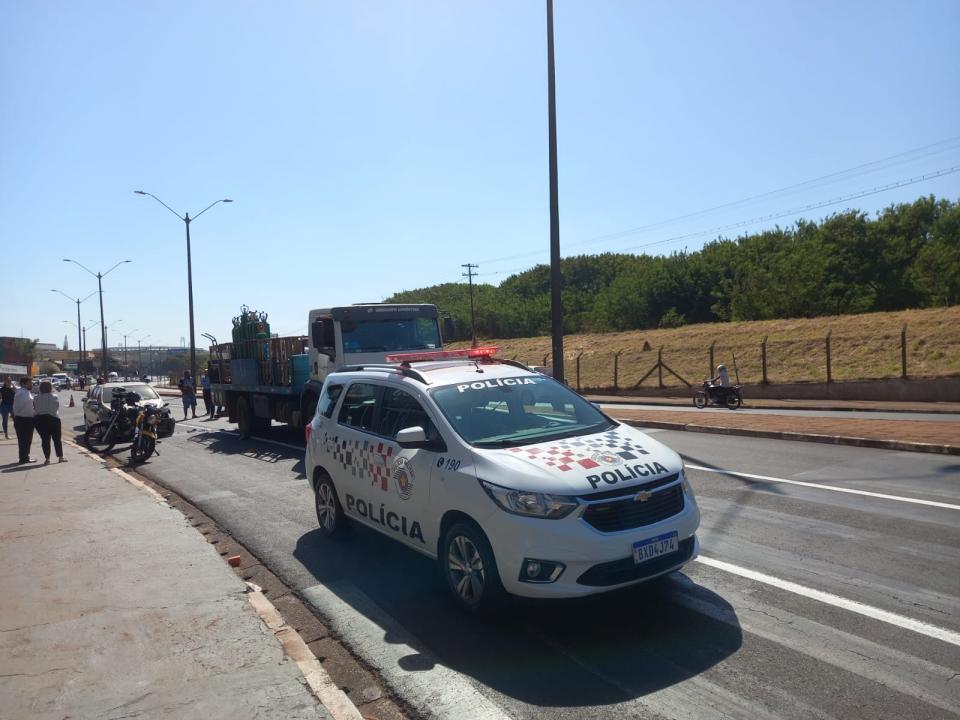 Foto 8 de 8 — Morre jovem vítima de acidente entre moto e caminhão na Via Expressa
